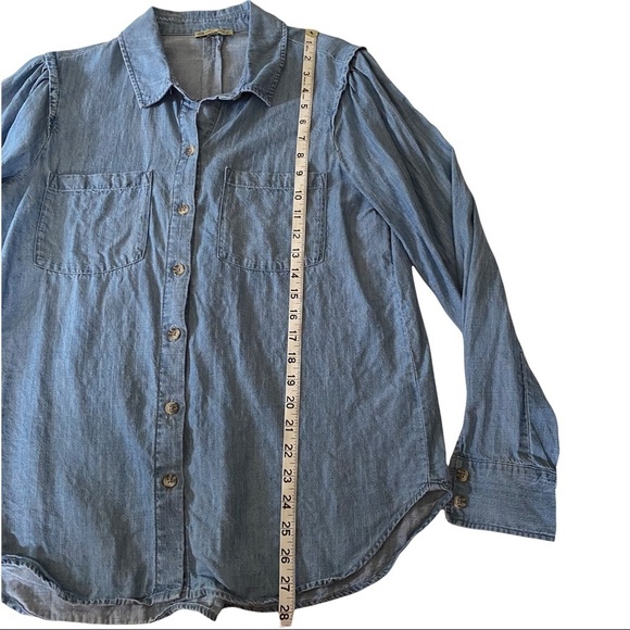 Democracy Light Wash Denim Long Sleeve Button-Front Shirt Blouse Women’s Medium - Picture 8 of 9